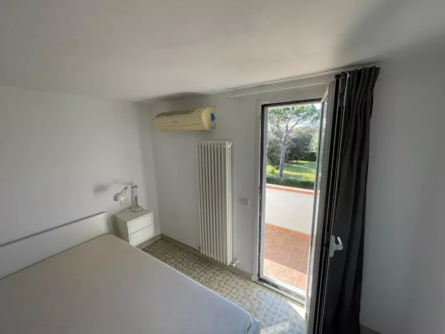 Immagine 36 di Casa trifamiliare in affitto  a Massa