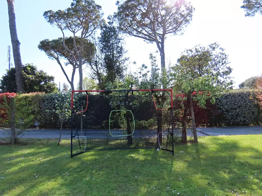 Immagine 7 di Casa trifamiliare in affitto  a Massa