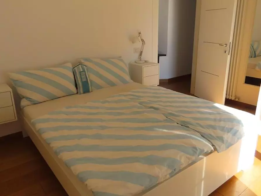 Immagine 27 di Casa trifamiliare in affitto  a Massa