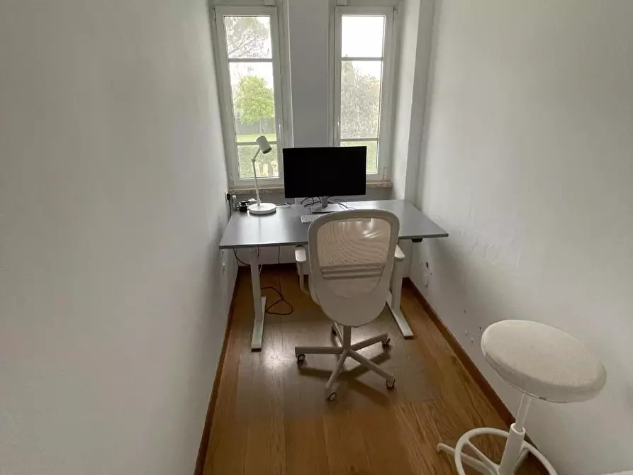 Immagine 42 di Casa trifamiliare in affitto  a Massa