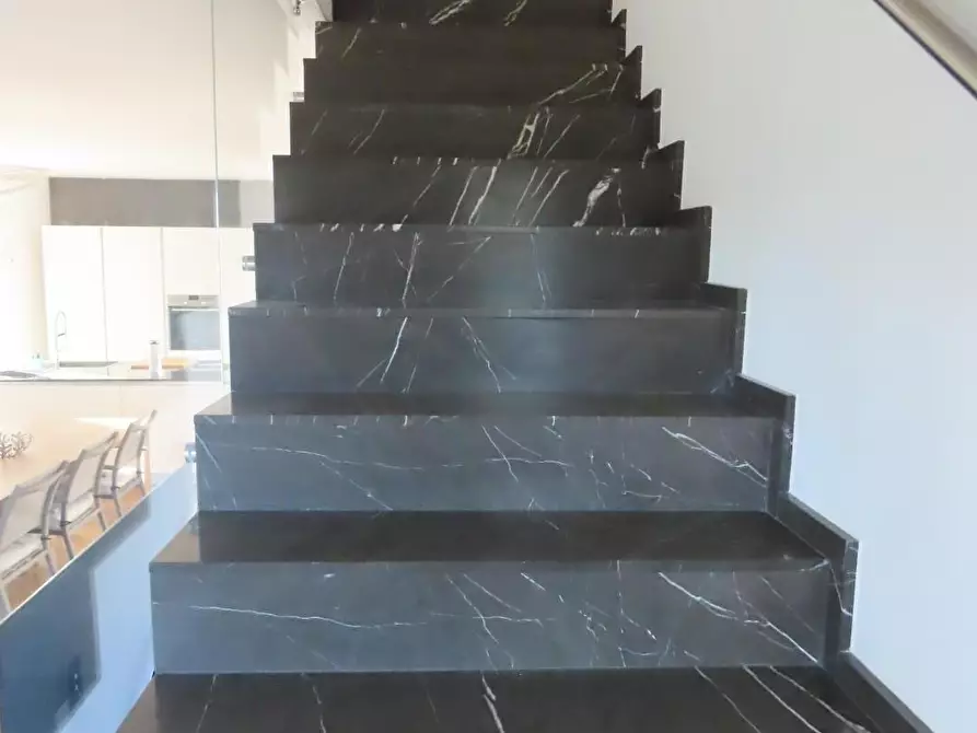 Immagine 22 di Casa trifamiliare in affitto  a Massa