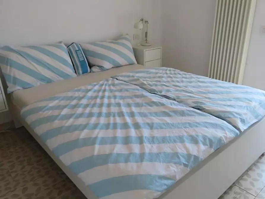 Immagine 37 di Casa trifamiliare in affitto  a Massa