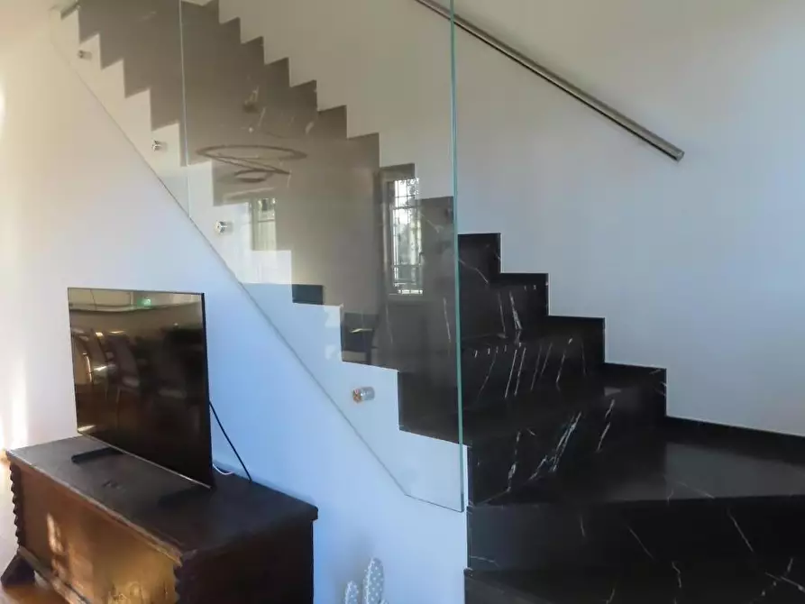 Immagine 20 di Casa trifamiliare in affitto  a Massa