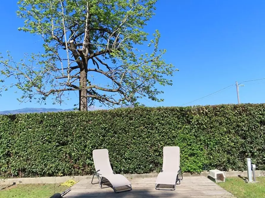 Immagine 8 di Casa trifamiliare in affitto  a Massa