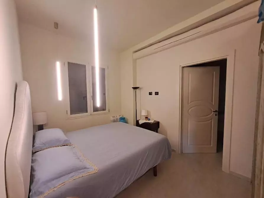 Immagine 7 di Villa in affitto  a Massa