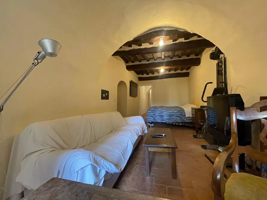 Immagine 22 di Appartamento in vendita  a Siena