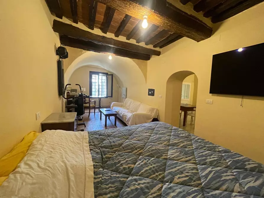 Immagine 21 di Appartamento in vendita  a Siena