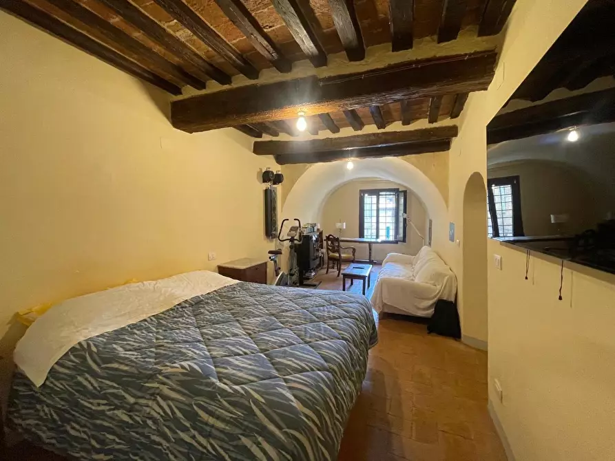 Immagine 20 di Appartamento in vendita  a Siena