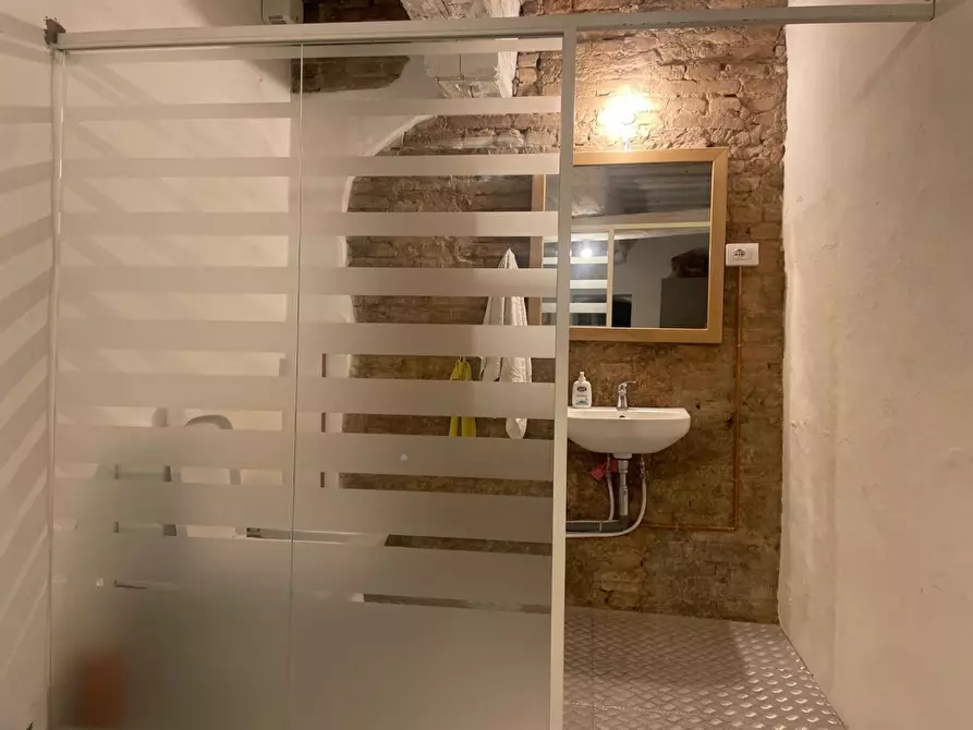 Immagine 13 di Appartamento in vendita  a Siena