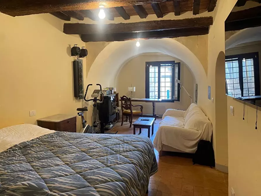 Immagine 19 di Appartamento in vendita  a Siena