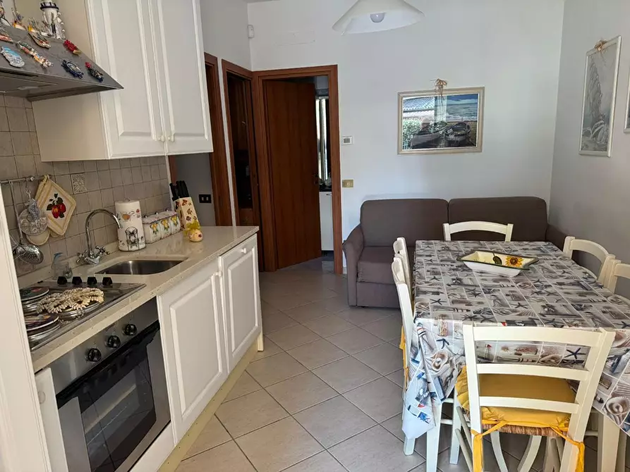 Immagine 3 di Appartamento in vendita  a Montignoso