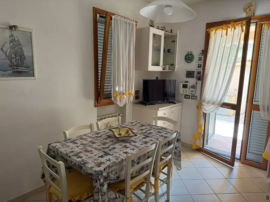 Immagine 6 di Appartamento in vendita  a Montignoso