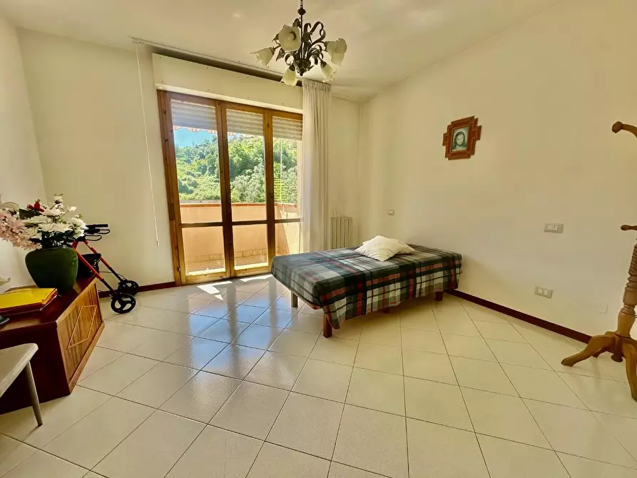 Immagine 4 di Appartamento in vendita  a Carrara