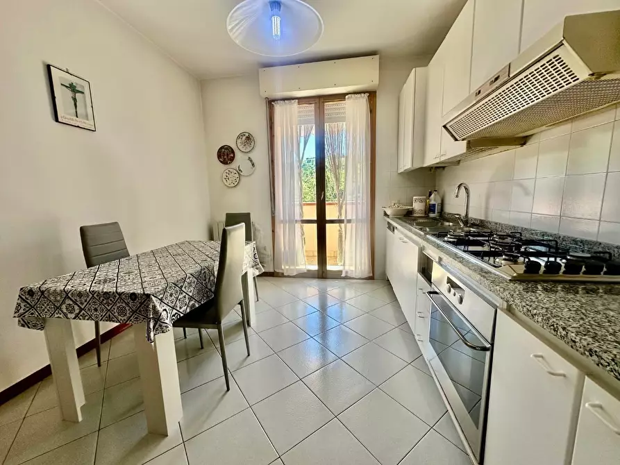 Immagine 3 di Appartamento in vendita  a Carrara