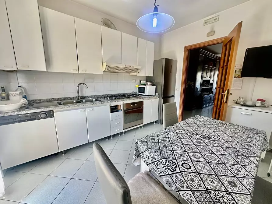 Immagine 11 di Appartamento in vendita  a Carrara