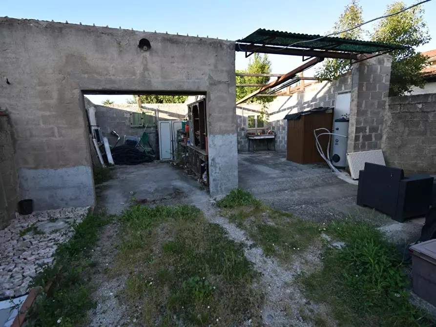 Immagine 39 di Terratetto in vendita  a Vecchiano