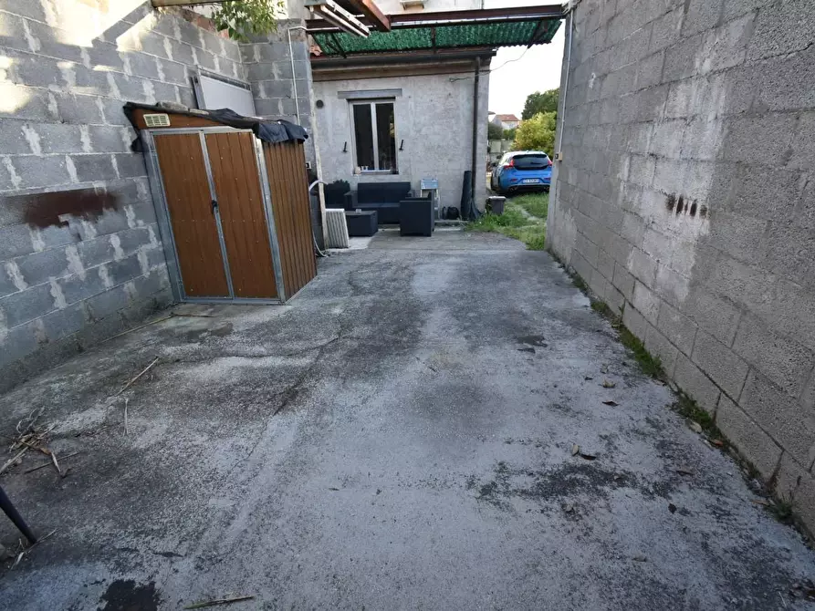Immagine 44 di Terratetto in vendita  a Vecchiano
