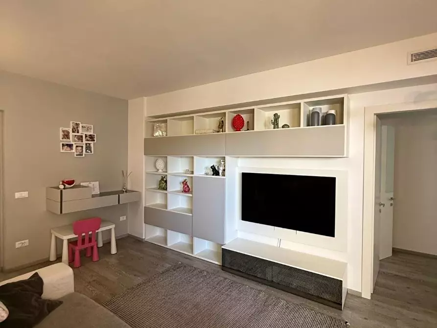 Immagine 2 di Appartamento in vendita  a Massa