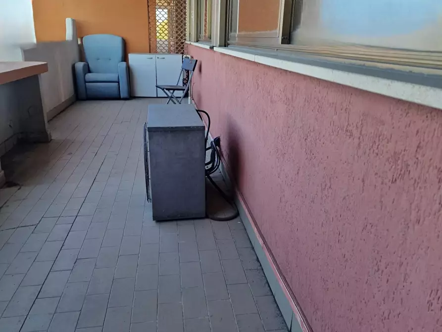 Immagine 9 di Ufficio in affitto  a Carrara