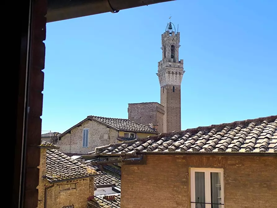 Immagine 1 di Appartamento in vendita  a Siena
