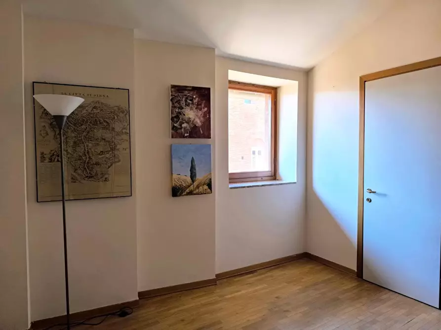 Immagine 25 di Appartamento in vendita  a Siena
