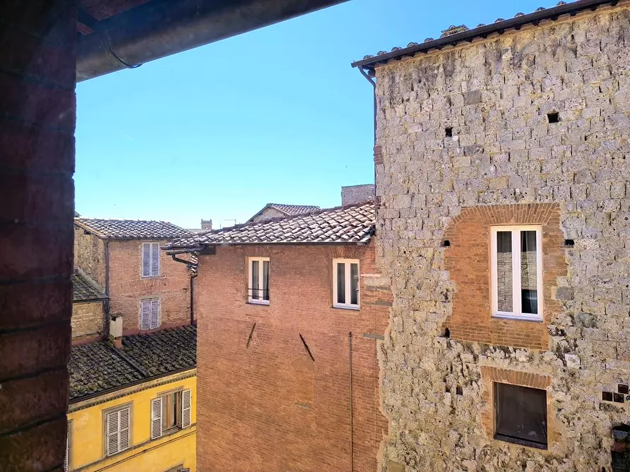 Immagine 4 di Appartamento in vendita  a Siena