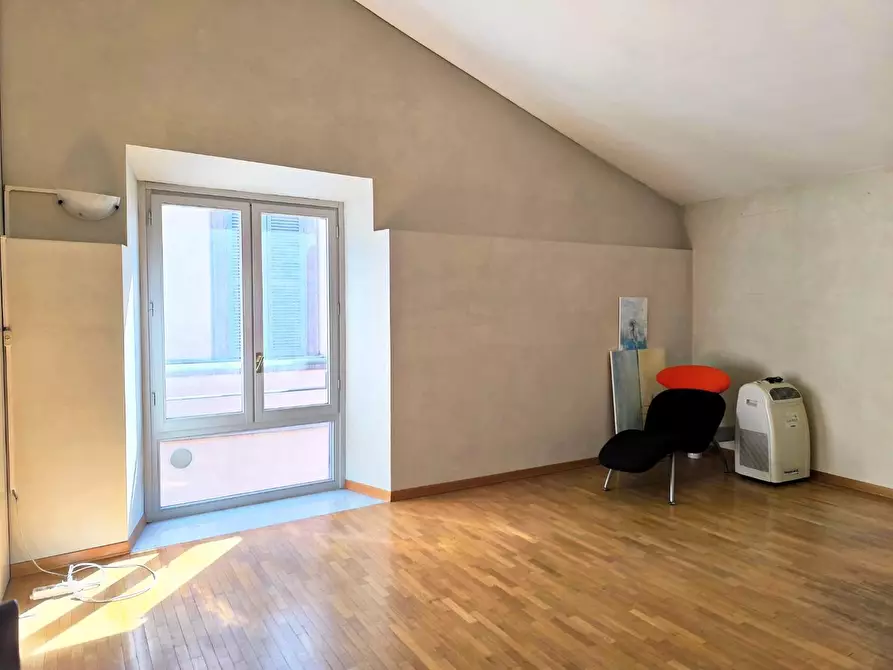 Immagine 13 di Appartamento in vendita  a Siena