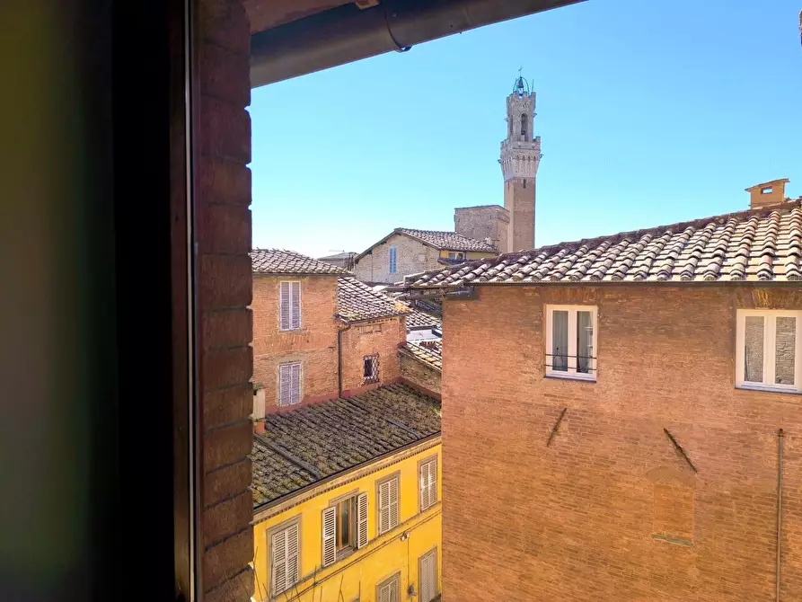 Immagine 19 di Appartamento in vendita  a Siena