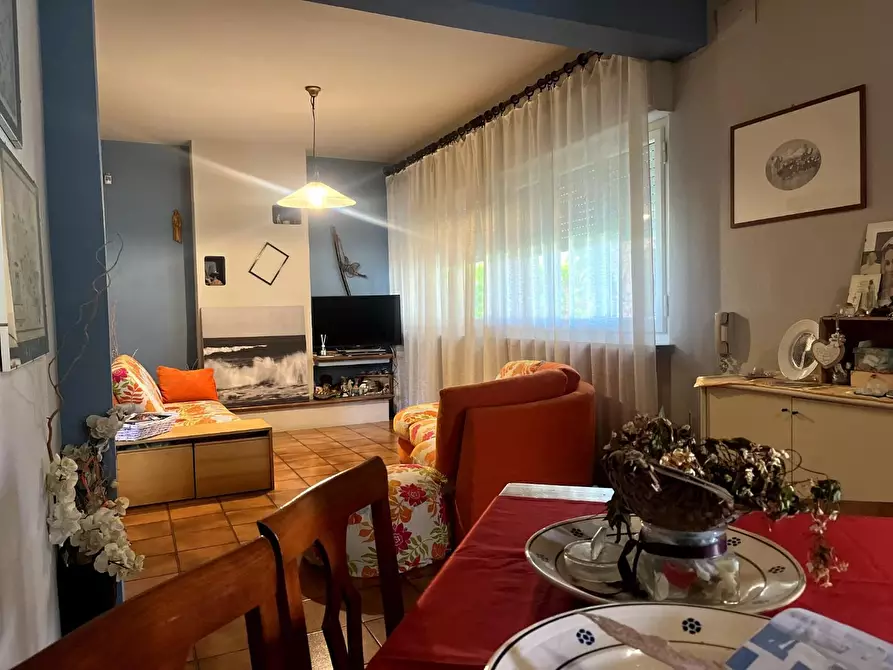 Immagine 3 di Villa in vendita  a Seravezza