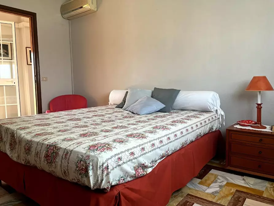 Immagine 15 di Villa in vendita  a Seravezza