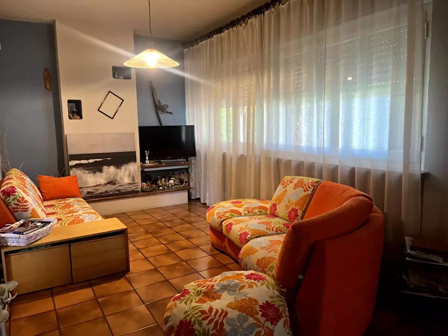 Immagine 2 di Villa in vendita  a Seravezza