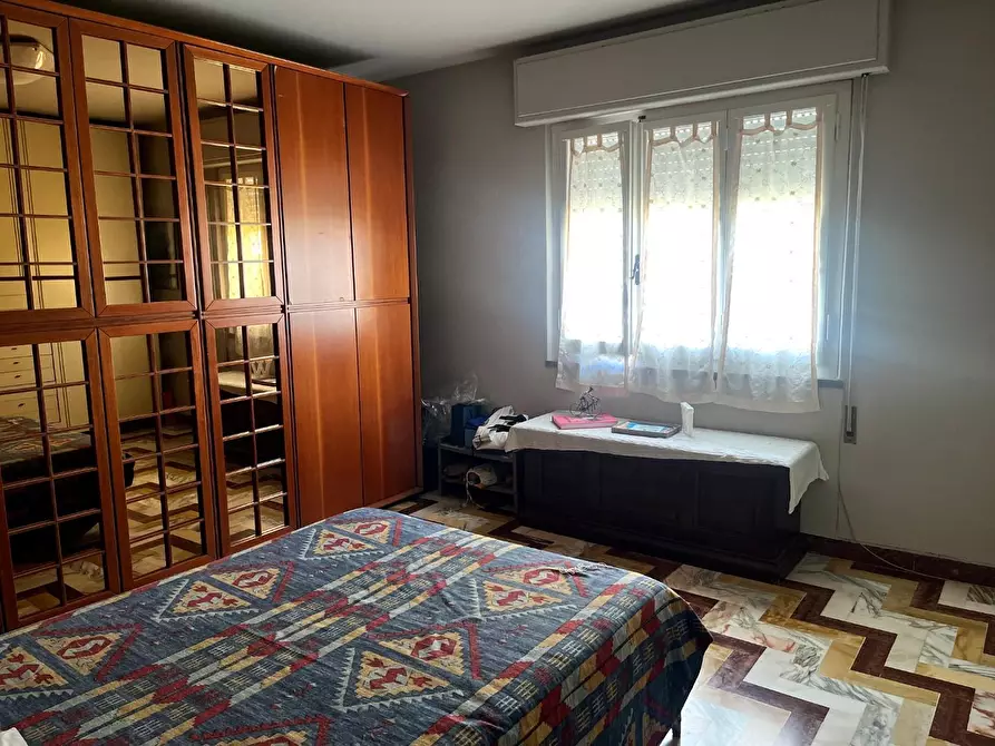 Immagine 17 di Villa in vendita  a Seravezza