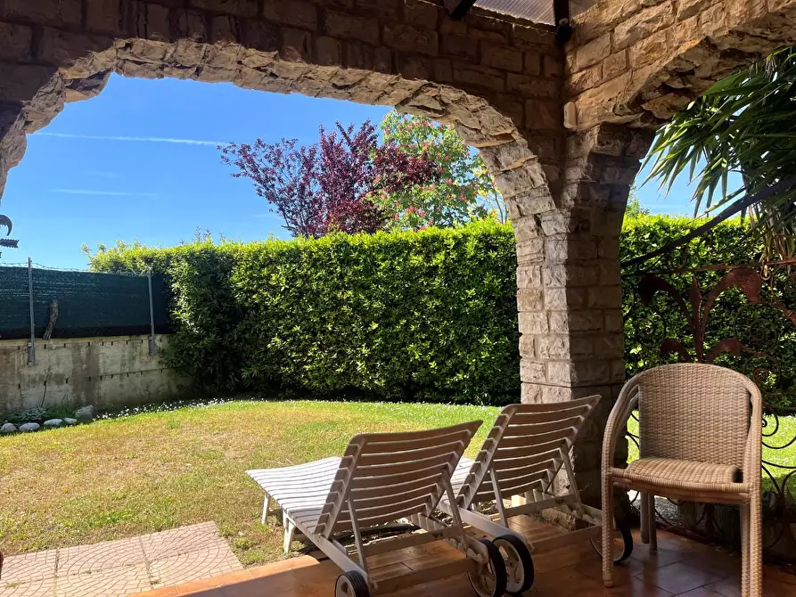 Immagine 1 di Villa in vendita  a Seravezza