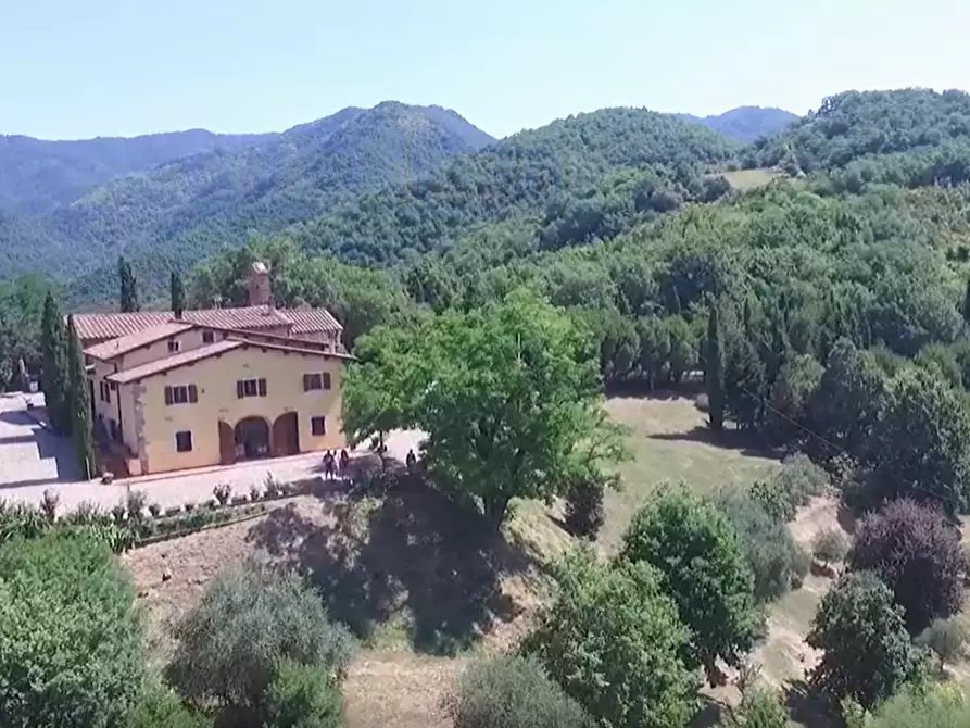 Immagine 1 di Villa in vendita  a Vicchio
