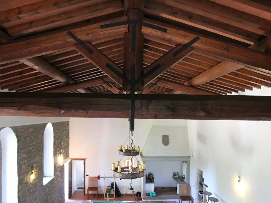 Immagine 8 di Villa in vendita  a Vicchio