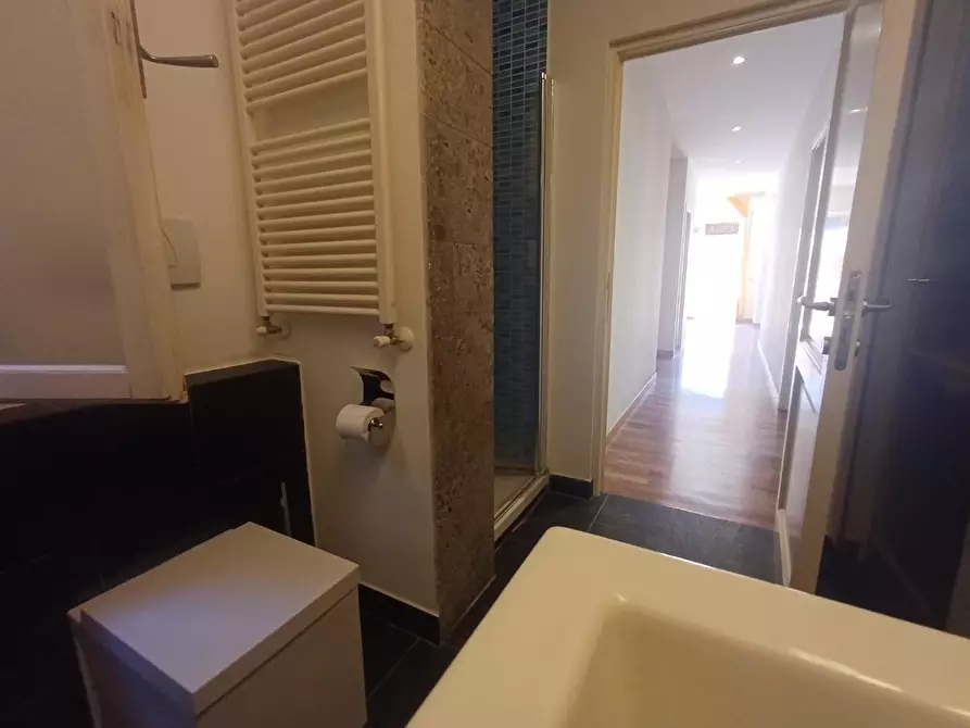 Immagine 23 di Appartamento in vendita  a Siena