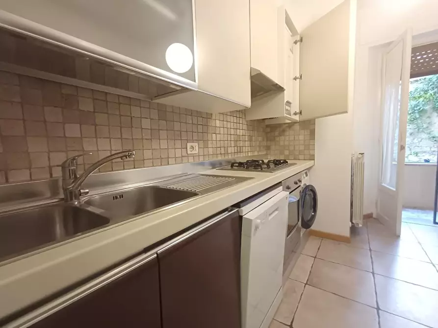 Immagine 2 di Appartamento in vendita  a Siena