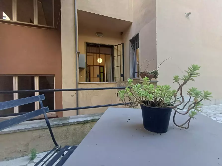Immagine 30 di Appartamento in vendita  a Siena