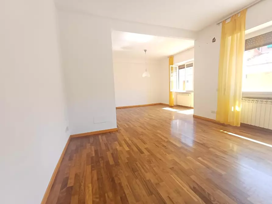 Immagine 10 di Appartamento in vendita  a Siena