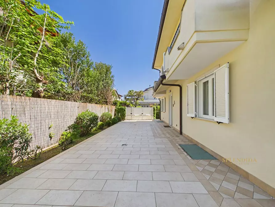 Immagine 3 di Villa in affitto  a Forte Dei Marmi