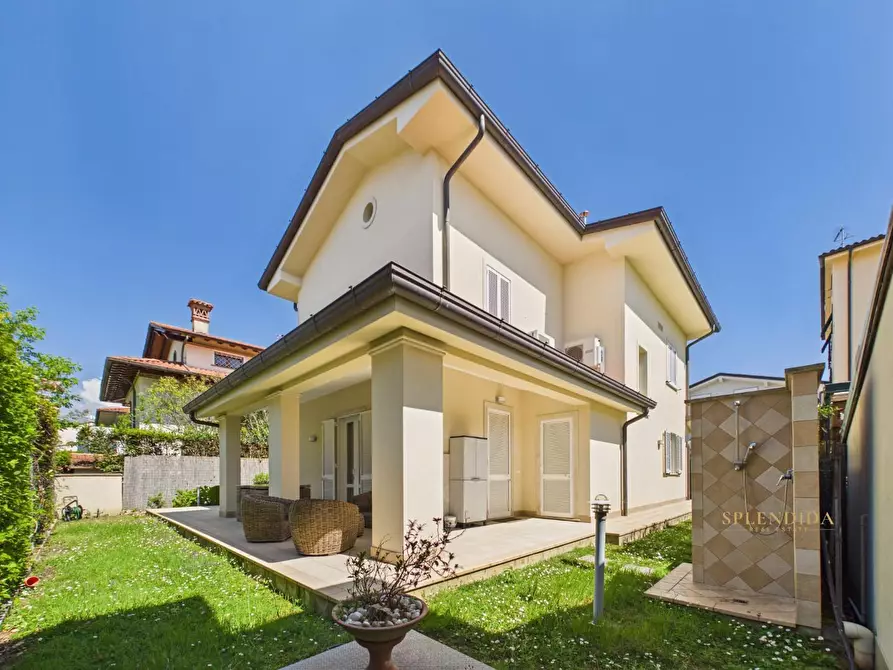 Immagine 1 di Villa in affitto  a Forte Dei Marmi