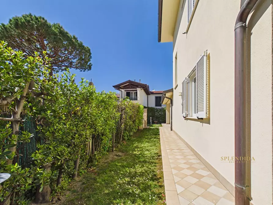 Immagine 4 di Villa in affitto  a Forte Dei Marmi