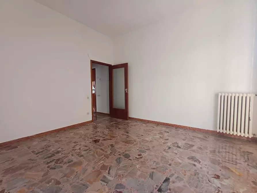 Immagine 10 di Appartamento in vendita  a Siena