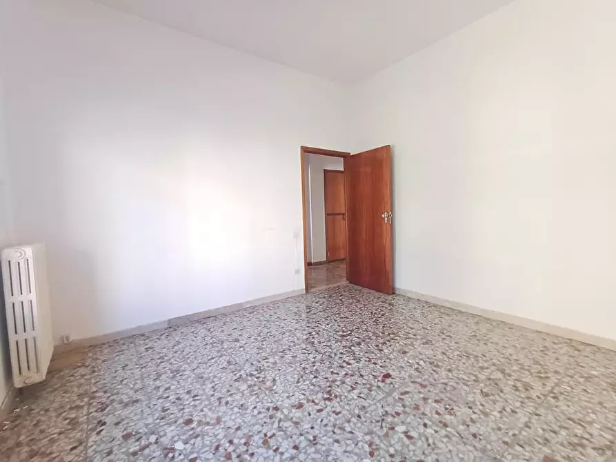 Immagine 4 di Appartamento in vendita  a Siena