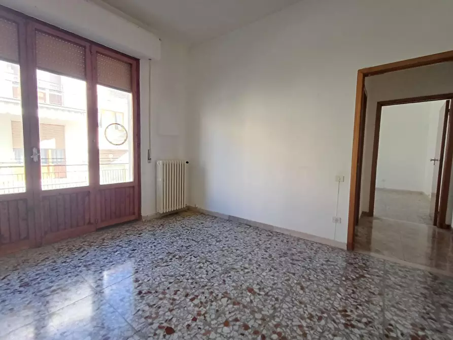 Immagine 5 di Appartamento in vendita  a Siena