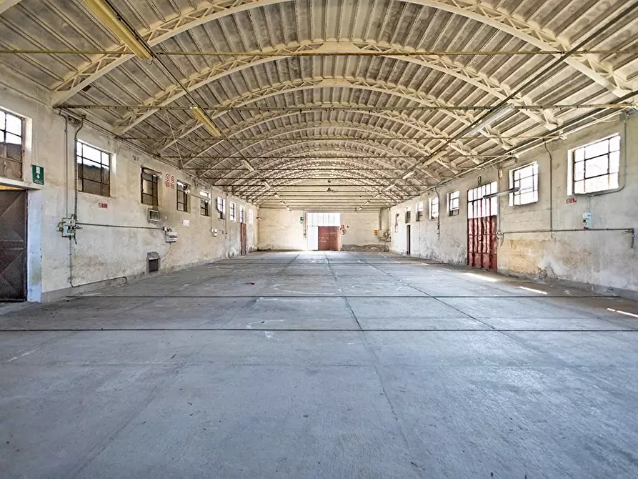 Immagine 8 di Attività artigianale in affitto  a Ponsacco