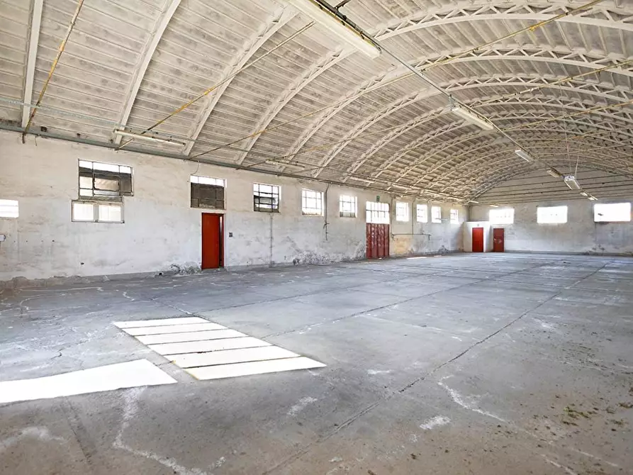 Immagine 6 di Attività artigianale in affitto  a Ponsacco