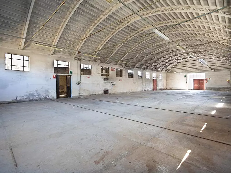 Immagine 9 di Attività artigianale in affitto  a Ponsacco