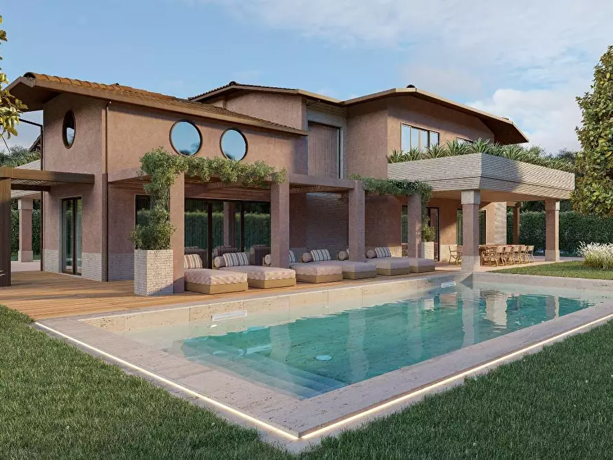 Immagine 2 di Villa in vendita  a Forte Dei Marmi