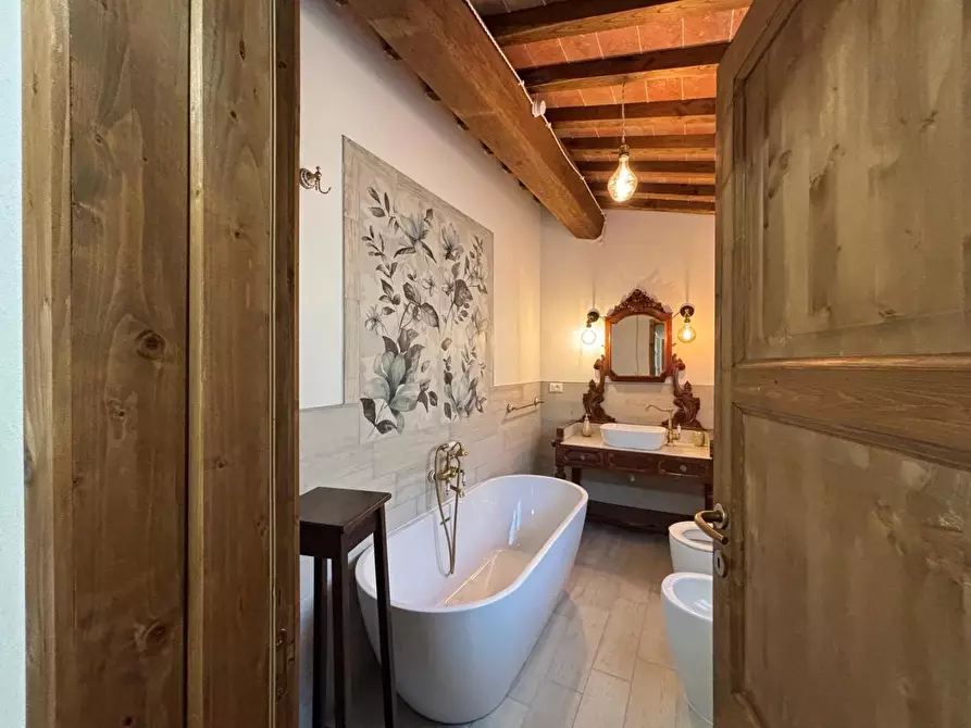 Immagine 51 di Villa in vendita  a Palaia